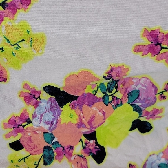 PINK Victoria’s Secret Pink Floral Mini Skirt Size M - Picture 8 of 10